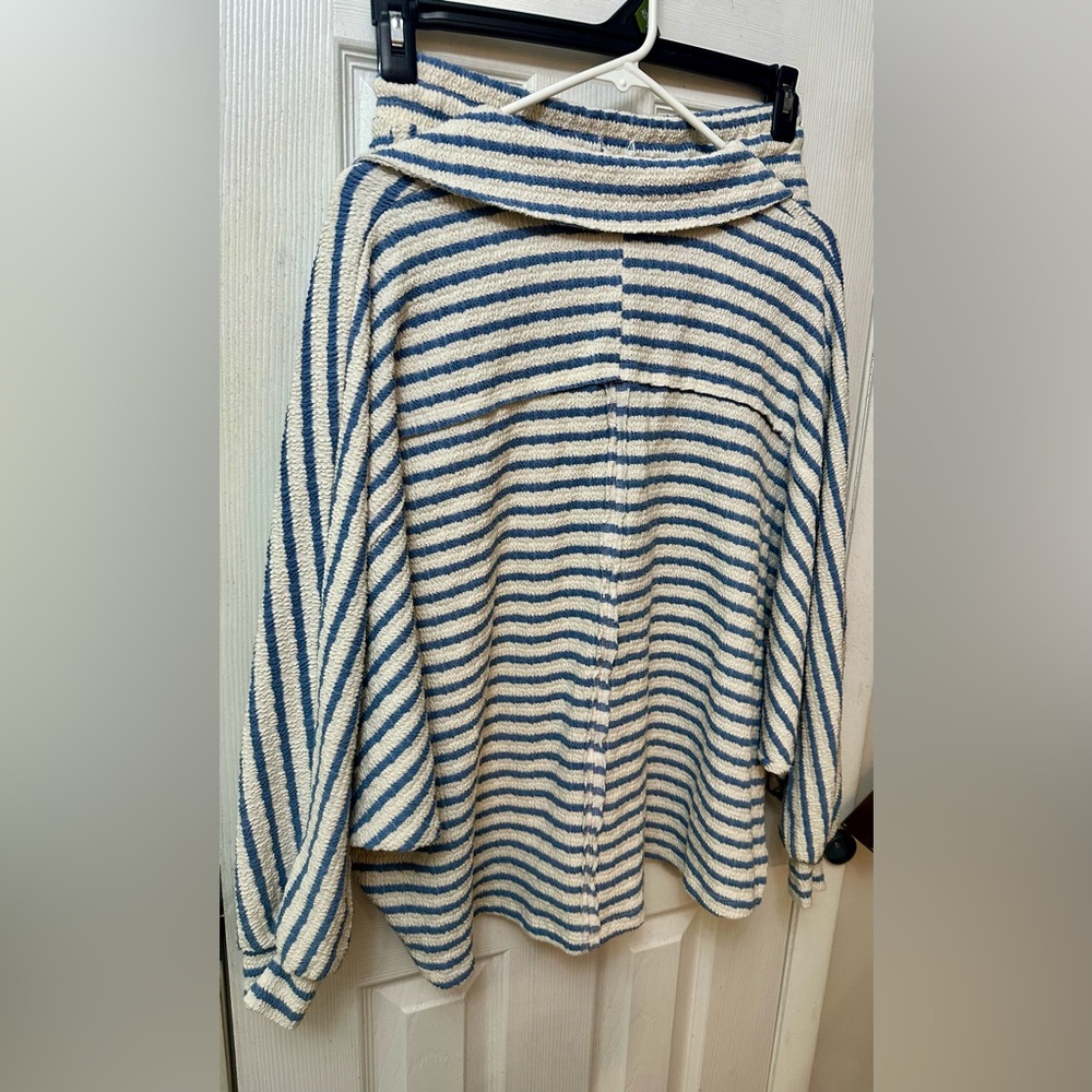 TALULAH Blue and White Striped Set, Medium - Picture 5 of 6